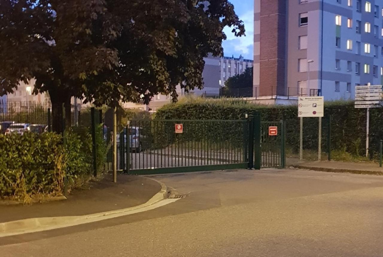Votre Cocon Parfait A 9 Min D'Eurexpo Et 14 Min Groupama Apartment Saint-Priest  Exterior photo